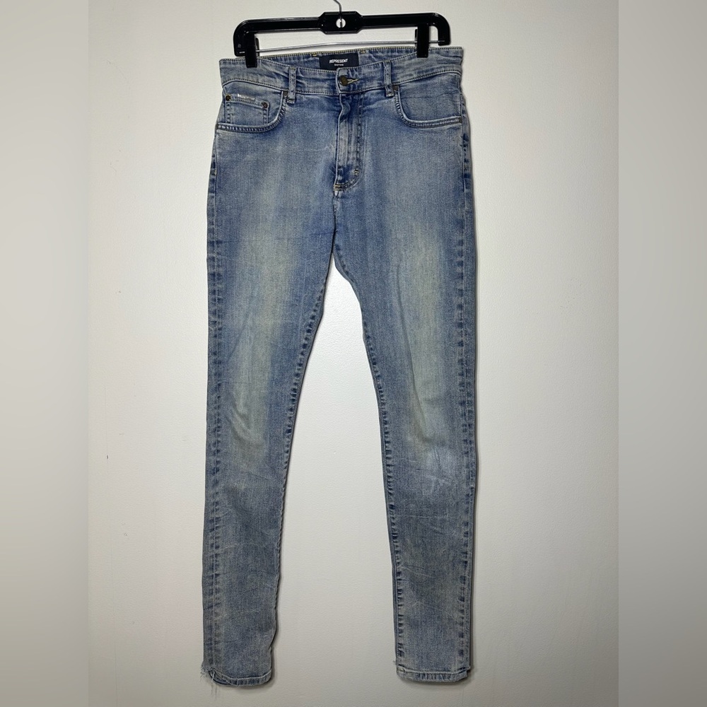 Represent men’s jeans‎ size 33 with distress to the bottom